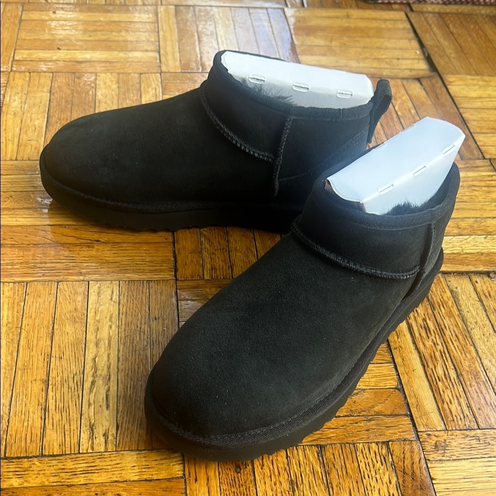 Brand New Size 7 Black Suede UGG Ankle Boots with Cozy Lining